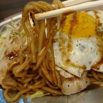 鉄板家 シュウ - 麺アップ