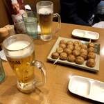 会津屋 - プレモルと元祖たこやき