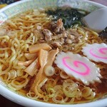 Gaden Kanamaru - ラーメンはさっぱりした味わい。味は薄めだが鶏だしが効いてます。