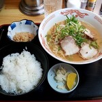 せせらぎ食堂 - 