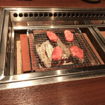 米沢牛炭火焼肉 上杉 - 