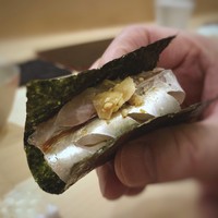 鮨 そえ島 - ＊鯖アレルギーの私には「〆鯵」を。 身が厚く、海苔と共に頂くと美味しい。