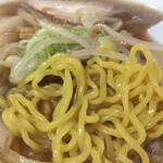 Suzunoya - 醤油ラーメン、麺アップ