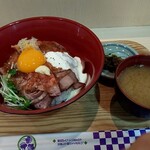 ローストビーフ丼いがらし - ローストビーフ丼・￥８００-。