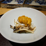 馳走 啐啄一十  - 大分県姫島の赤雲丹と美作天然の舞茸