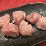 Gyouzano Teiou - 「マグロ頭肉ブツ切り」コレは398円也。