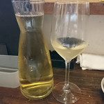 魚菜イタリアン SASUKE - 白ワインのデキャンタ