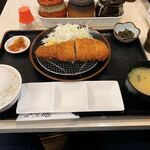 とんかつ 川久 - 黒豚ロースカツ定食（全貌）