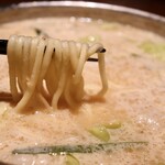 もつ鍋田しゅう - 麺リフト