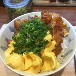 鳥と卵の専門店 鳥玉 - ごろごろたまごたっぷり黄金タルタルのチキン南蛮丼