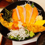 築地食堂 源ちゃん - サーモンハラス丼