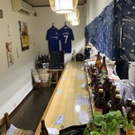 小さな居酒屋畦 畦 - 店内カウンター入口から