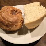 ワインレストラン ドミナス - シューパンとフォカッチャ