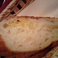 ピッツェリア ポンテチェントロ 佃店 - パンにはバターが塗ってある