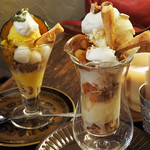 treffen - かぼちゃのパフェ850円
      煮りんごとクリームチーズのパフェ850円
