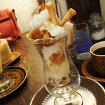 treffen - 煮りんごとクリームチーズのパフェ850円