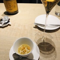 QUAND L'APPETIT VA TOUT VA ! - 突き出し: オニオングラタンをイメージしたスープ