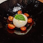 イタリア料理クッチーナ - 北海道ブッラータのカプレーゼ