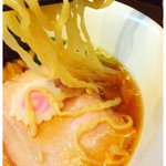 ビーハイブ - 手打ち中華そば：麺アップ