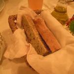 ヴィラ・アイーダ - パン