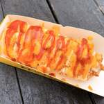 ありらんホットドッグ - 料理写真:ポテトレーラ（ココナッツパウダー）全ソースがけ！