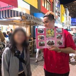 IN THE JUNGLE - 笑顔で呼び込み