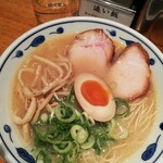 らあめん渋英 - ラーメン￥790　サテライトアングル