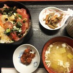 Ajisai Hashimoto - 海鮮ごまだれ丼900円 ごまだれは味が濃いめでした。ご飯と卵焼きが美味しかったです。夜も気になります。