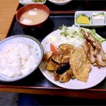 十八番 - 茄子ミートソース、アジフライ、焼肉定食。¥850。