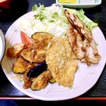 十八番 - 茄子ミートソース、アジフライ、焼肉定食。¥850。