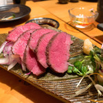 肉と京料理 かぐら - 牛タン低温ロースト　肉刺し仕立て