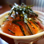Shunsai Uroko - 本日のランチBは海鮮の漬け丼（¥850税込み）お惣菜のビュッフェ付きます