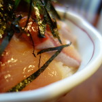 Shunsai Uroko - 本日の漬け丼の海鮮は、マグロの赤身、サーモン、ハマチ、蛸〜！