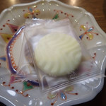 アマノ - お茶菓子　常連の方（今回と違う方）のおみやげらしいミャ