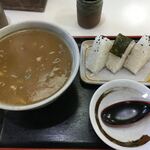 富士 - カレーうどん定食はおにぎり3個付き