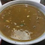 富士 - カレーうどんは出汁にカレー粉を入れてトロミをつけたタイプ