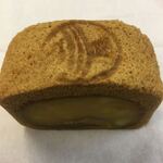 和菓子処 大角玉屋 - ロールの上面には玉屋の焼印