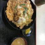 富士 - みそ汁と沢庵付き