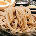 Menshoutakamatsu - 早速麺食べてみたら香りはそんなに無いけどこれ細麺ながら旨いかも♪