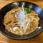 和楽や - 中華そば（大）量は少なめ。食の太い人は要ライスor麺増量。