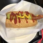 タリーズコーヒー - パンはハード系。ケチャップとマスタードをオンします。