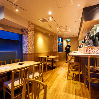20～24名様程度の貸切も承っております。ご予約の際は店舗へ直接お問合せ下さい。