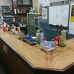 伊勢屋酒店 - 店内(L型カウンター)