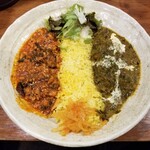 SPICY CURRY 魯珈 - シビ辛トマト木耳キーマと骨付きサグマトンの２種カレー