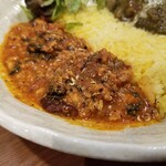 SPICY CURRY 魯珈 - シビ辛トマト木耳キーマと骨付きサグマトンの２種カレー