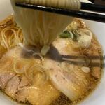 支那そばや - 鮭出汁醤油らーめん　麺　リフト