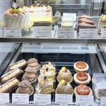 ヨロイヅカ イーシー - 売り場のケーキ達