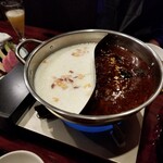 火鍋三田 成都 - 白湯スープと麻辣スープ