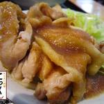 こっく - “シェフの気まぐれランチ”“若鶏モモ肉のソテー　胡麻風味のゴボウソース”