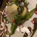 地中海食堂Oliva - 洋梨のソテー　ウサギのコンフィとフェタチーズのハーブサラダ　ペドロヒメネスビネガー